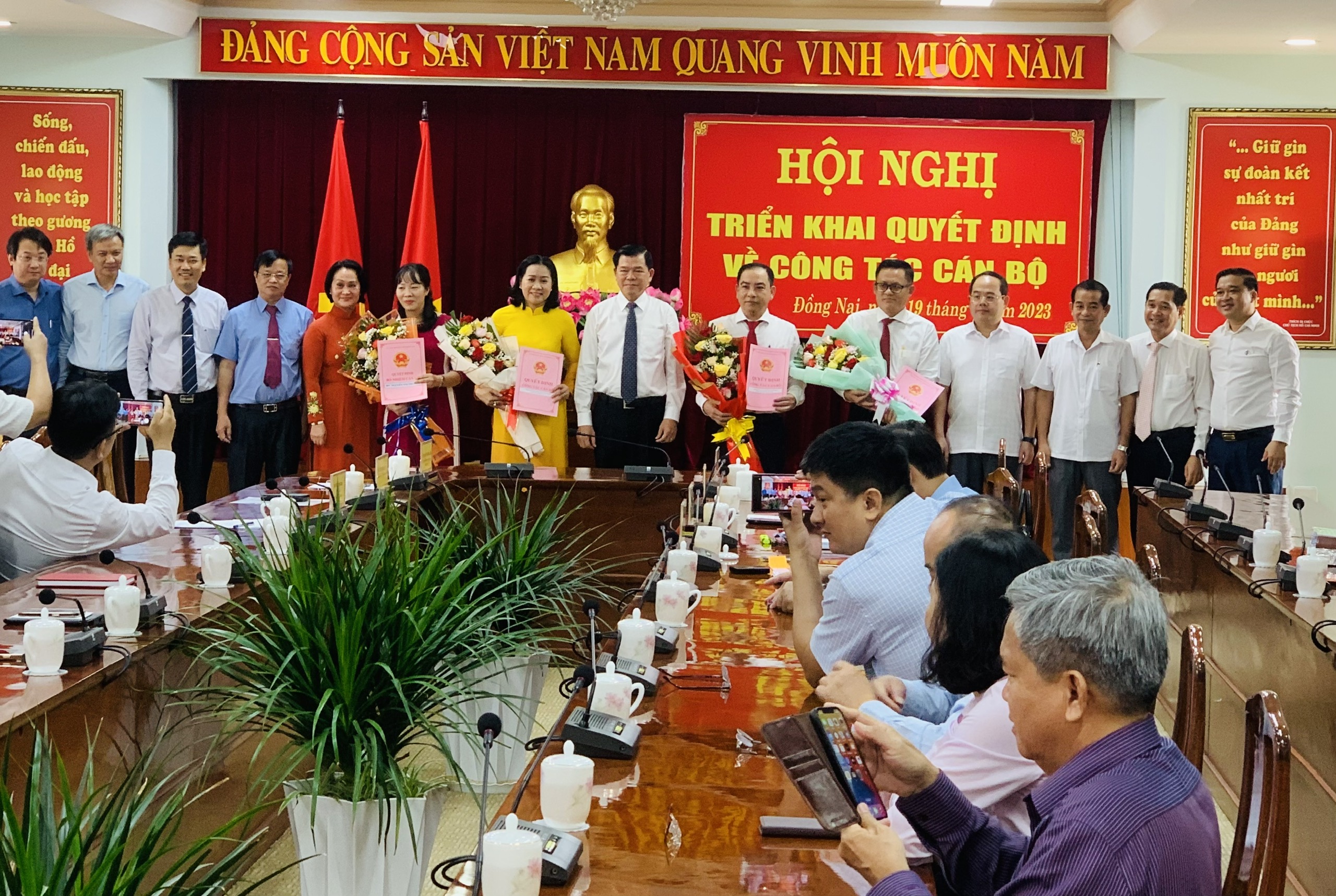 Giải pháp nâng cao tỷ lệ cán bộ nữ, cán bộ trẻ trong cơ cấu lãnh đạo các cơ quan, đơn vị cấp tỉnh, cấp huyện trên địa bàn tỉnh