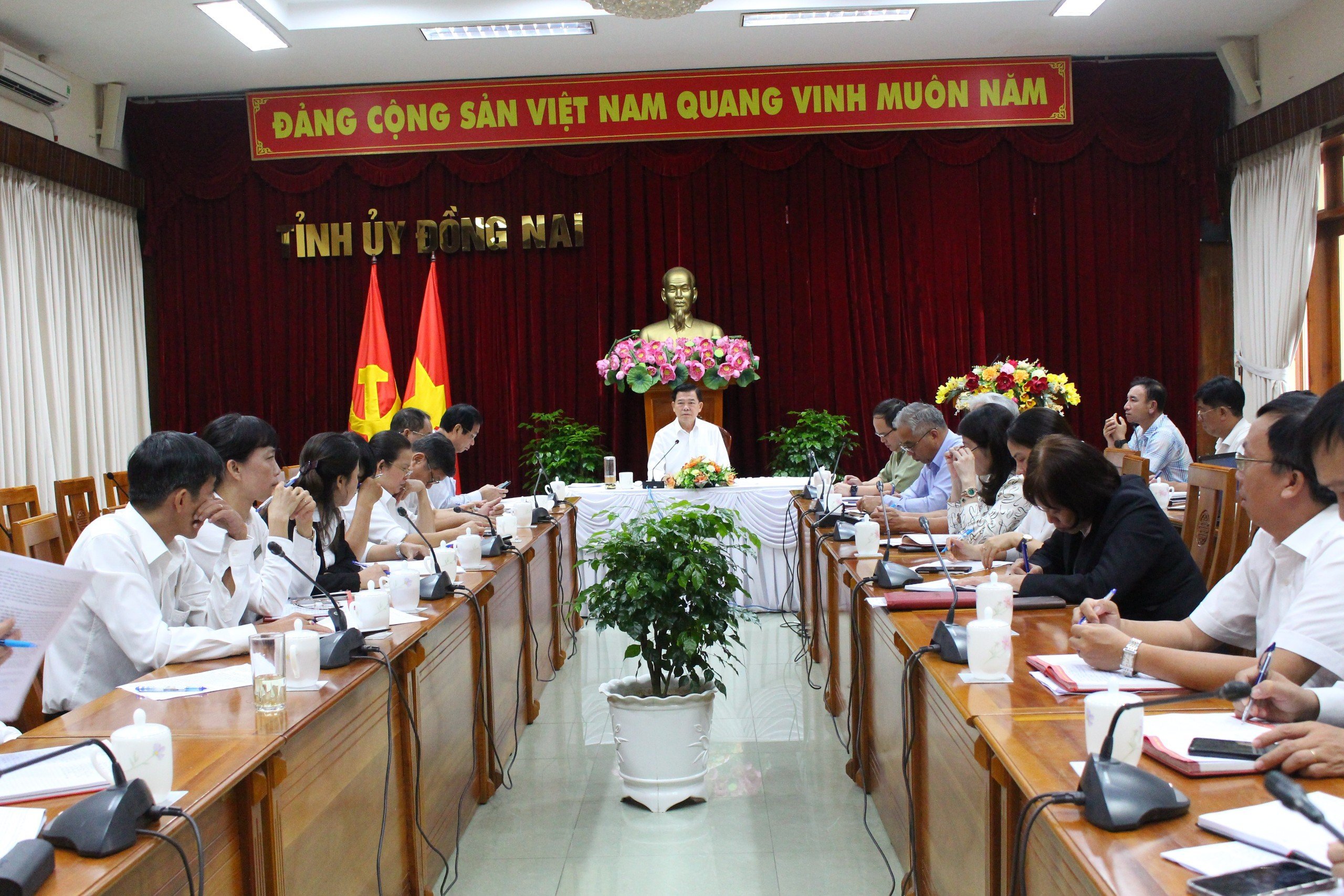Thường trực Tỉnh ủy làm việc với Ban Cán sự đảng (BCS) đảng Tòa án nhân dân tỉnh. 
