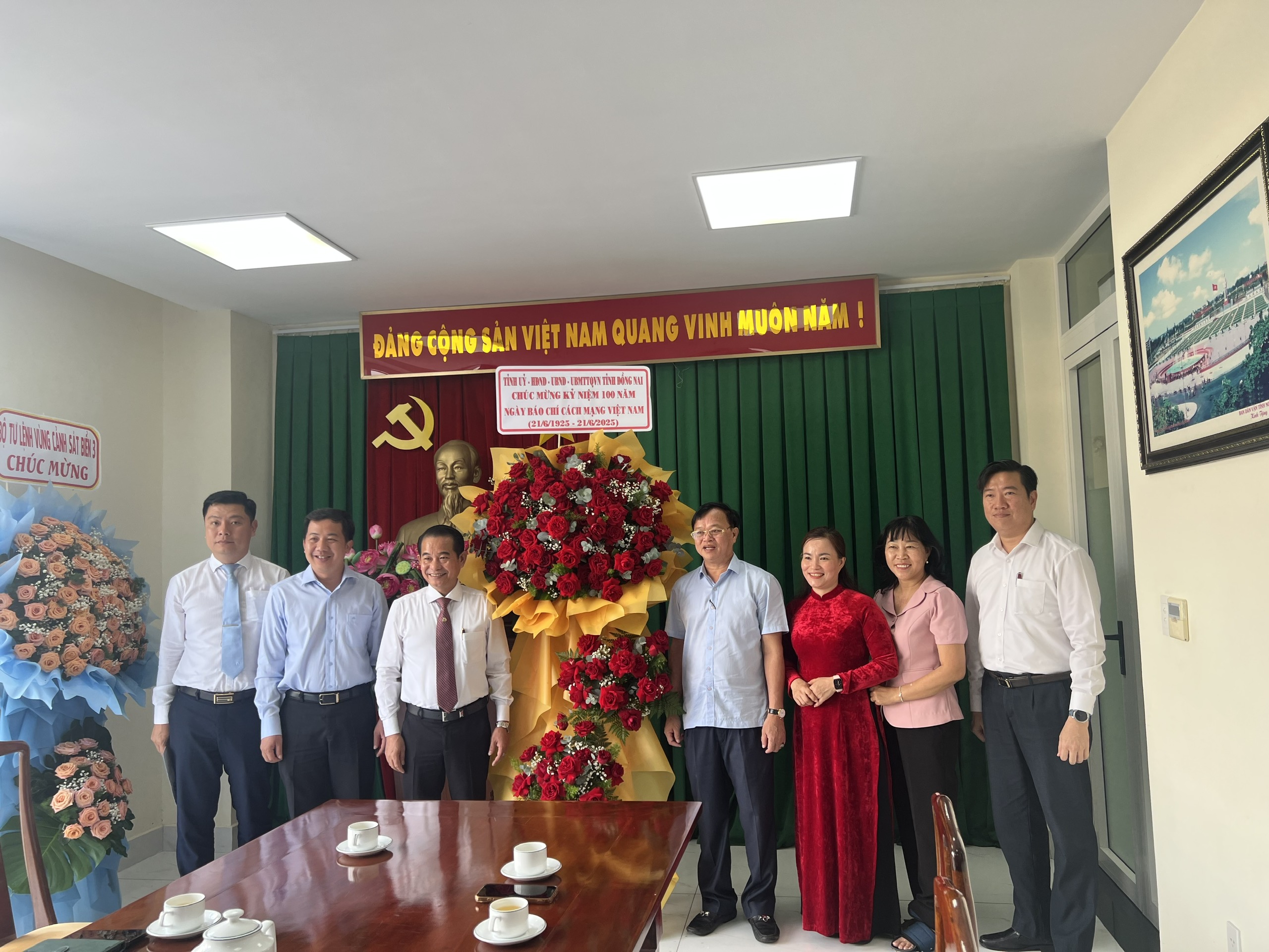 Phó Bí thư Tỉnh ủy, Chủ tịch HĐND tỉnh đến thăm và chúc mừng các cơ quan báo chí nhân kỷ niệm  100 năm Ngày Báo chí cách mạng Việt Nam (21/6/1925-21/6/2025)