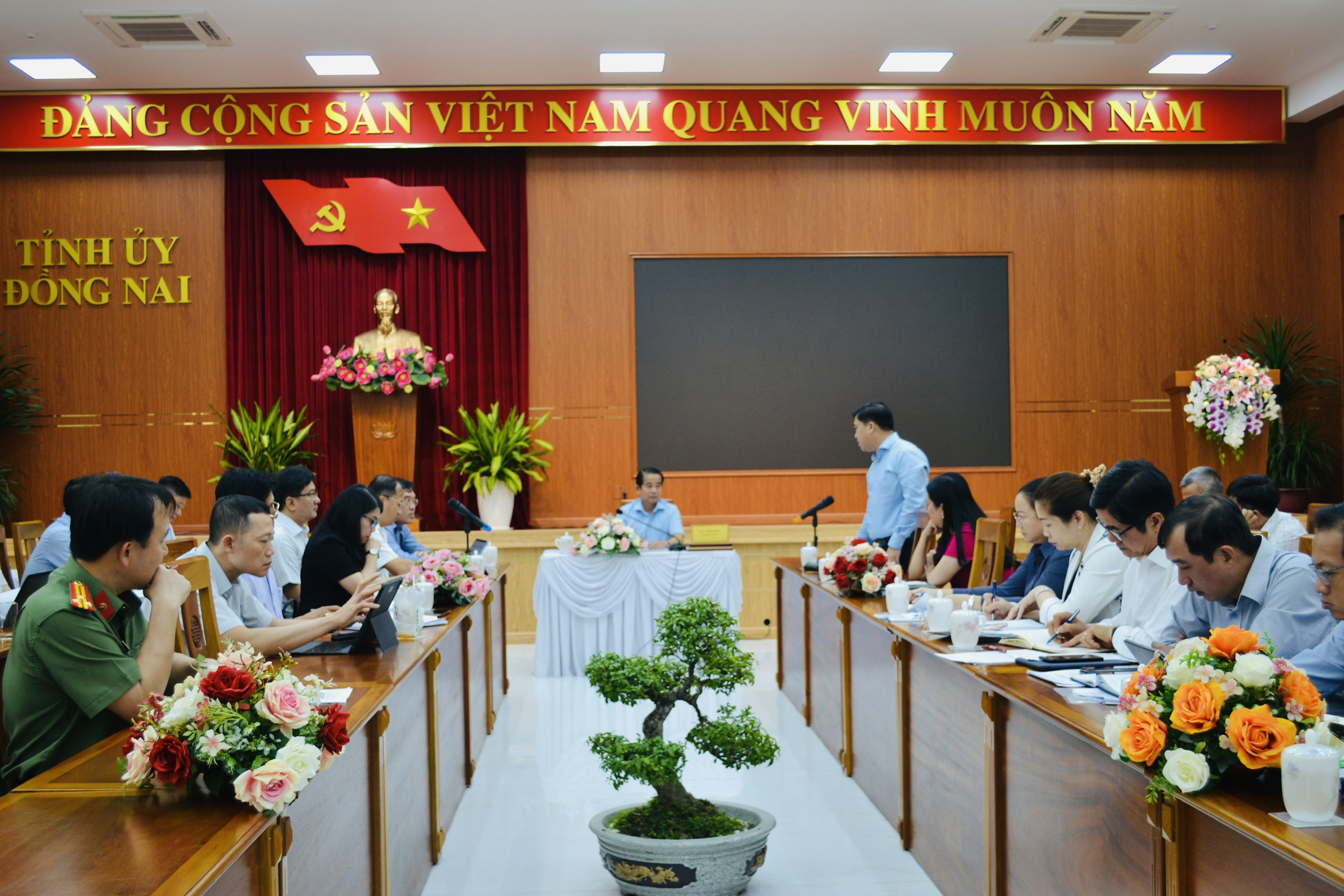 Đồng chí Phó Bí thư Tỉnh ủy làm việc với Đảng ủy Ủy ban nhân dân tỉnh về việc đôn đốc xử lý các nội dung liên quan đến các dự án, công trình trên địa bàn tỉnh