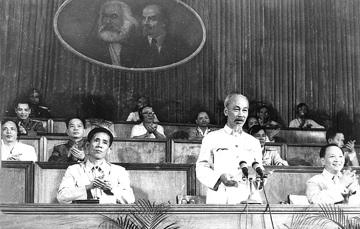 Chủ tịch Hồ Chí Minh là người đầu tiên phác thảo, khởi xướng và đặt nền móng cho việc đổi mới và tinh giản bộ máy nhà nước, hướng đến mục tiêu hiệu lực, hiệu quả lấy chất lượng và tinh thần phục vụ Nhân dân lên trên hết