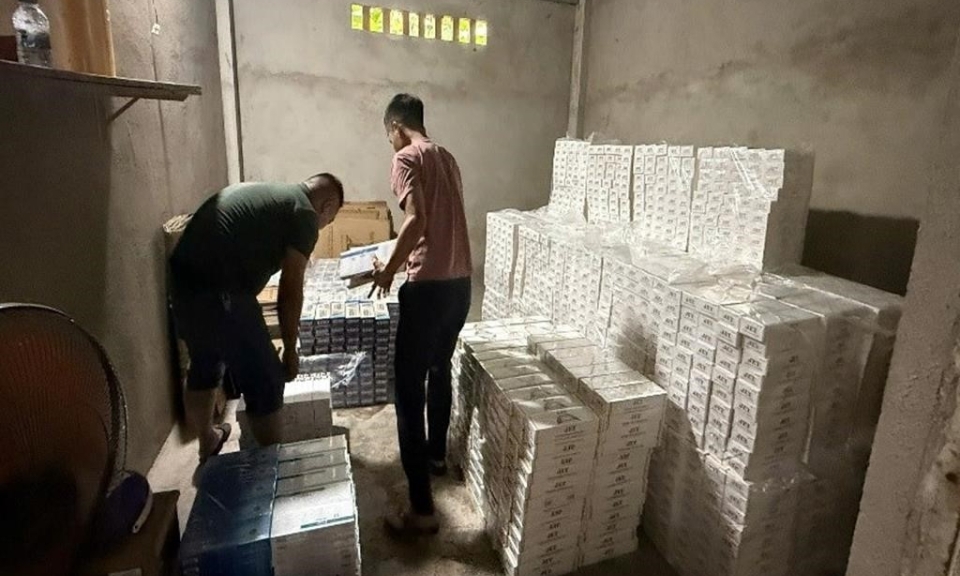 Bắt đối tượng bu&amp;#244;n b&amp;#225;n hơn 26.000 bao thuốc l&amp;#225; điếu nhập lậu