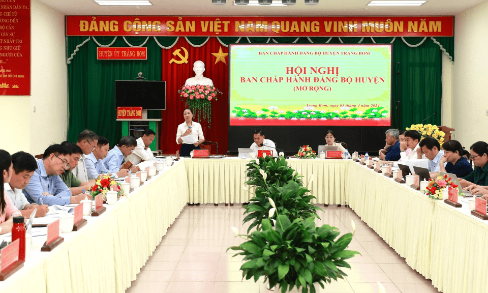 C&amp;#244;ng t&amp;#225;c kiểm điểm tự ph&amp;#234; b&amp;#236;nh v&amp;#224; ph&amp;#234; b&amp;#236;nh theo Quy định số 124-QĐ/TW của Bộ Ch&amp;#237;nh trị (kh&amp;#243;a XIII) v&amp;#224; Hướng dẫn số 25-HD/BTCTW của Ban Tổ chức Trung ương