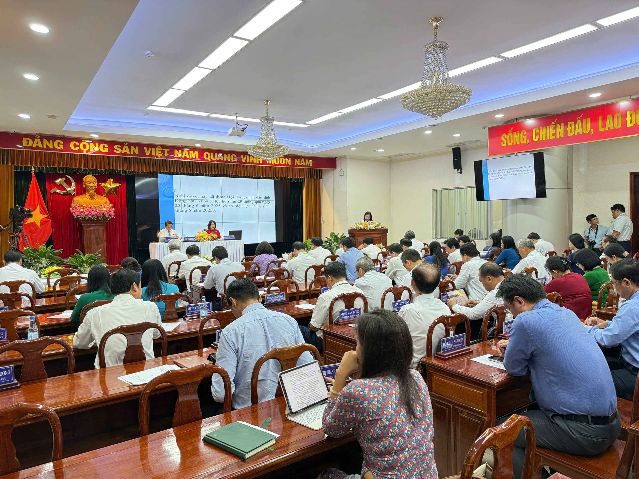 Hội đồng nh&acirc;n d&acirc;n tỉnh tổ chức kỳ họp thứ 29 th&ocirc;ng qua một số nghị quyết chuy&ecirc;n đề l&agrave;m cơ sở cho c&ocirc;ng t&aacute;c điều h&agrave;nh quản l&yacute; nh&agrave; nước của tỉnh