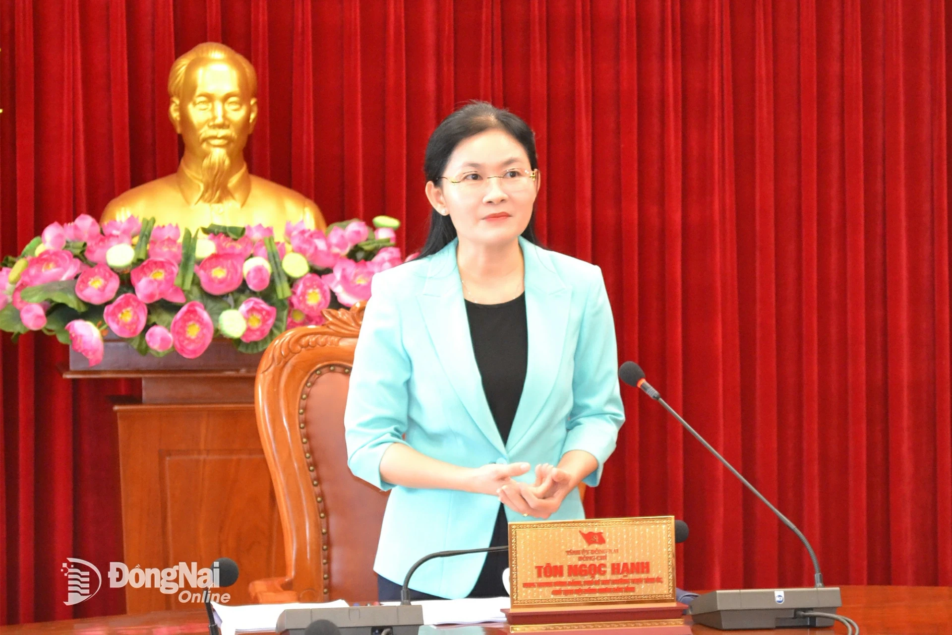 Ủy viên dự khuyết Trung ương Đảng, Phó Bí thư Thường trực Tỉnh ủy, Chủ tịch HĐND tỉnh Đồng Nai Tôn Ngọc Hạnh chủ trì cuộc họp. Ảnh: Phương Hằng