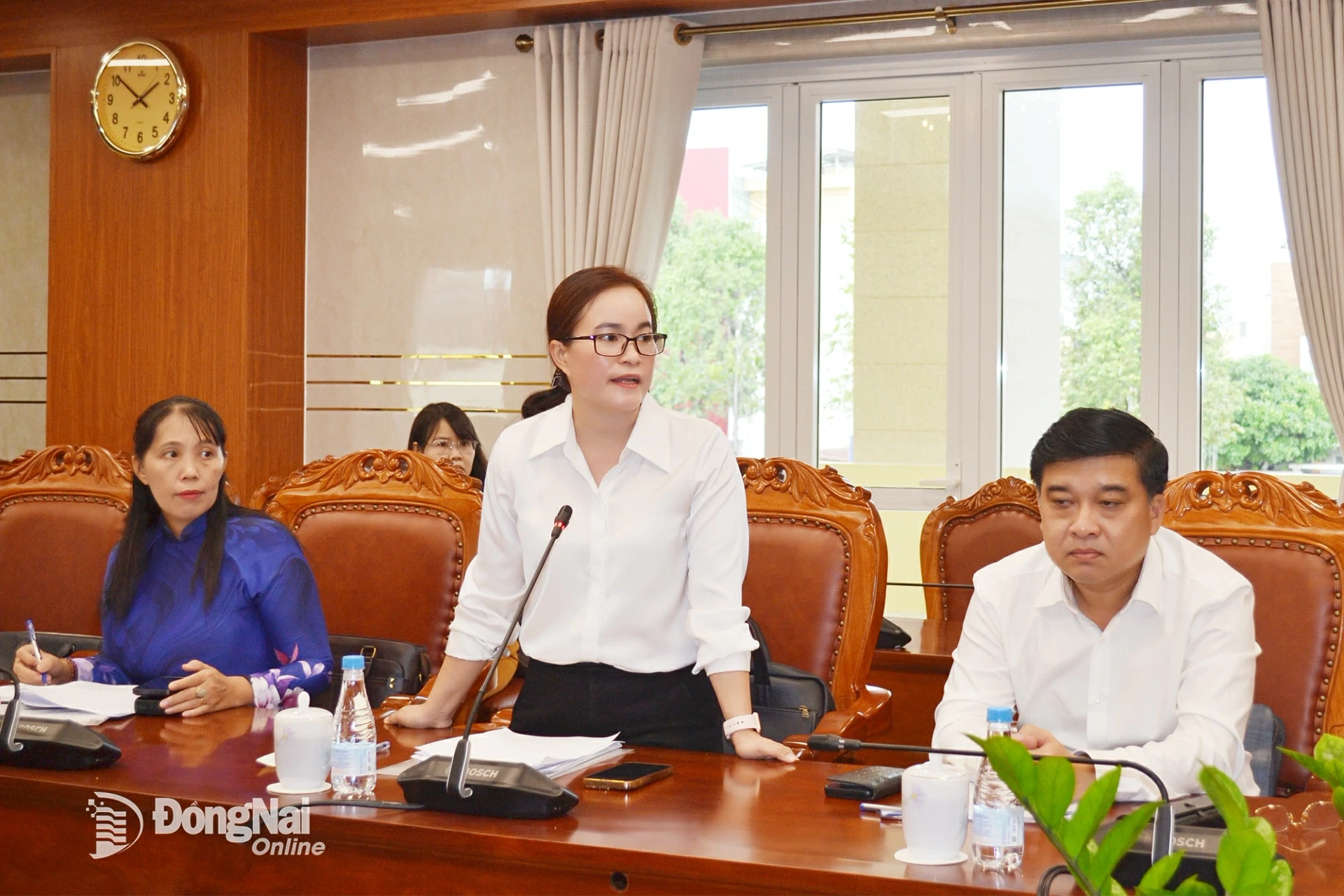 Tỉnh ủy viên, Phó Trưởng ban Phụ trách Ban Tuyên giáo và Dân vận Tỉnh ủy Đồng Nai Nguyễn Thị Hồng Trang phát biểu tại cuộc họp. Ảnh: Phương Hằng