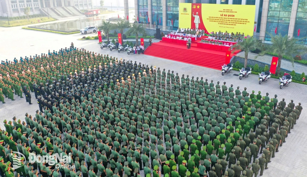 Toàn cảnh Lễ ra quân cao điểm tấn công, trấn áp tội phạm sáng 12-12 do Công an tỉnh tổ chức. Ảnh: T.D