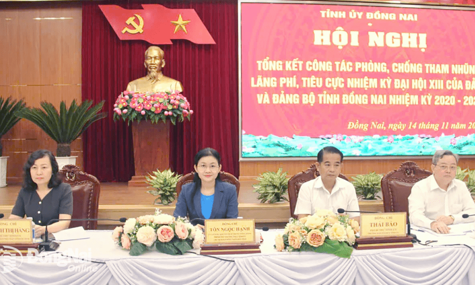 Tập trung thực hiện tốt c&amp;#244;ng t&amp;#225;c nội ch&amp;#237;nh Đảng