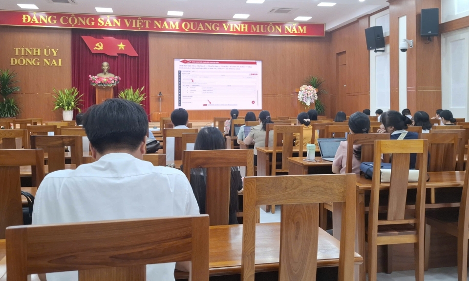 Hướng dẫn c&amp;#225;c t&amp;#237;nh năng mới tr&amp;#234;n Hệ thống th&amp;#244;ng tin điều h&amp;#224;nh t&amp;#225;c nghiệp cơ quan Đảng