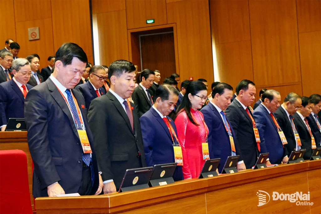 Đại hội dành phút tưởng nhớ cố Tổng Bí thư Nguyễn Phú Trọng và các đồng chí Ủy viên Trung ương khóa XIII đã từ trần. Ảnh: Công Nghĩa