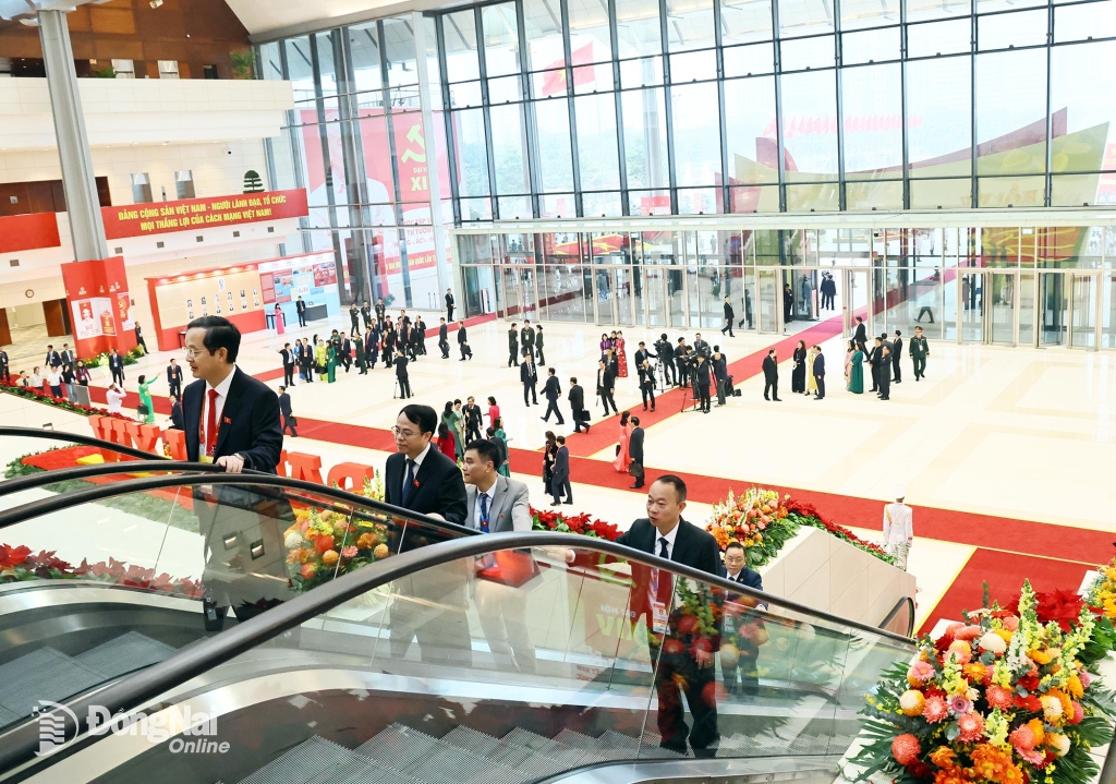 Không khí Đại hội XIV của Đảng phía trong sảnh Trung tâm Hội nghị Quốc gia. Ảnh: Công Nghĩa