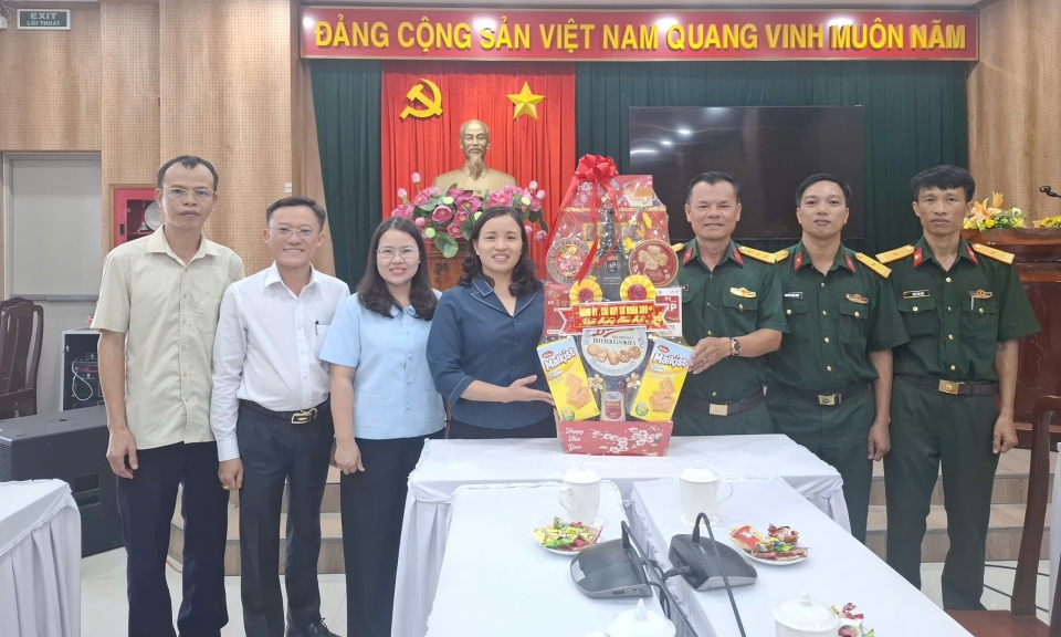 Sư đo&amp;#224;n 309 thăm, ch&amp;#250;c Tết Ban Tuy&amp;#234;n gi&amp;#225;o v&amp;#224; D&amp;#226;n vận Tỉnh ủy