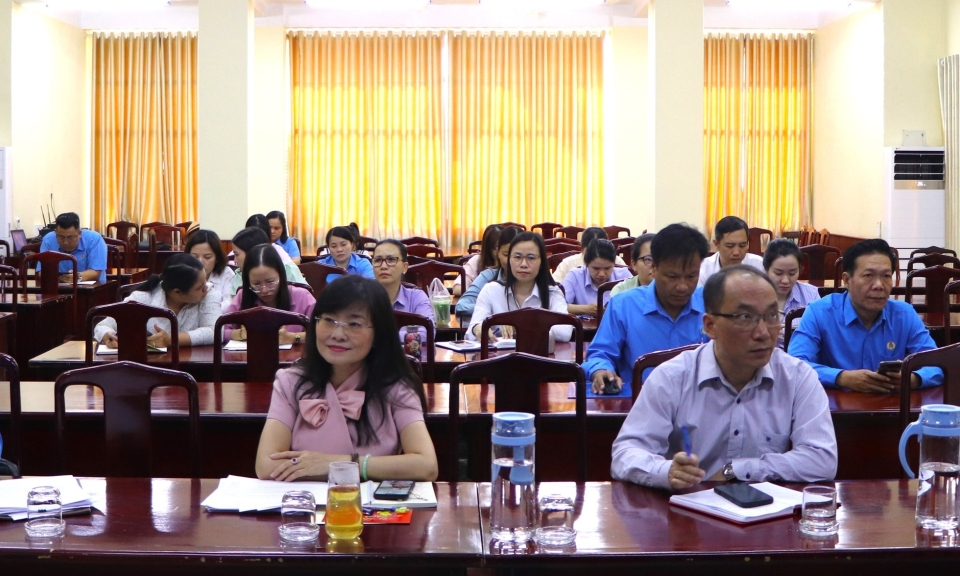 Li&amp;#234;n đo&amp;#224;n Lao động tỉnh học tập, qu&amp;#225;n triệt Nghị quyết Đại hội Đảng c&amp;#225;c cấp