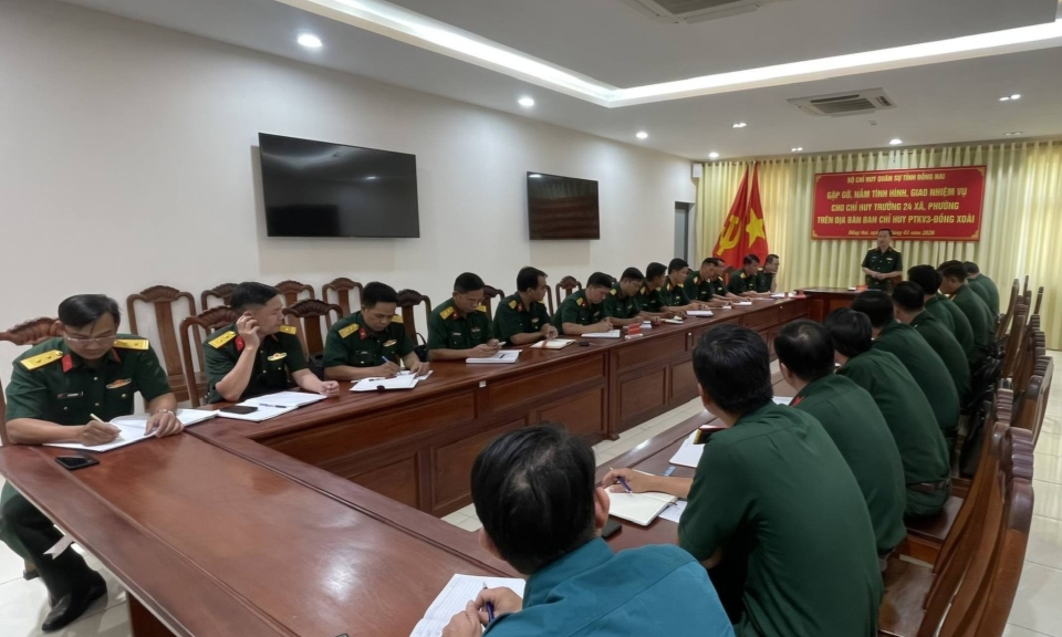 Ch&amp;#237;nh ủy Bộ CHQS tỉnh gặp gỡ, nắm t&amp;#236;nh h&amp;#236;nh, giao nhiệm vụ cho Chỉ huy trưởng 24 x&amp;#227;, phường tr&amp;#234;n địa b&amp;#224;n Ban CHPTKV3 - Đồng Xo&amp;#224;i