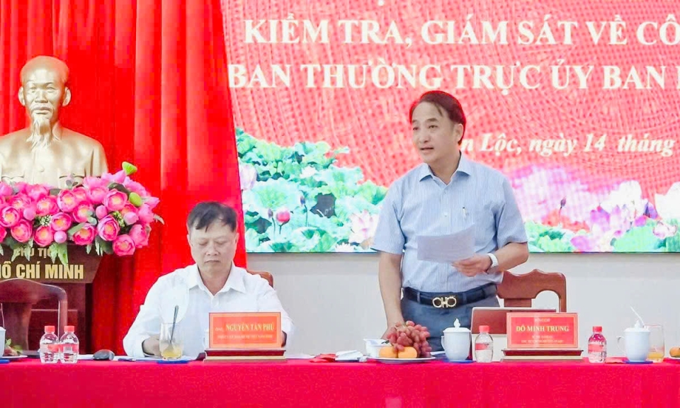 Đo&amp;#224;n kiểm tra, gi&amp;#225;m s&amp;#225;t của Ủy ban MTTQVN tỉnh l&amp;#224;m việc với Ủy ban bầu cử phường An Lộc về c&amp;#244;ng t&amp;#225;c chuẩn bị bầu cử
