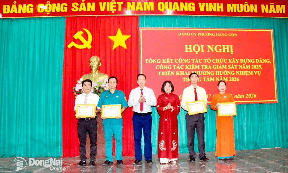 Đổi mới phương thức l&amp;#227;nh đạo, giữ vững kỷ cương, kỷ luật của Đảng