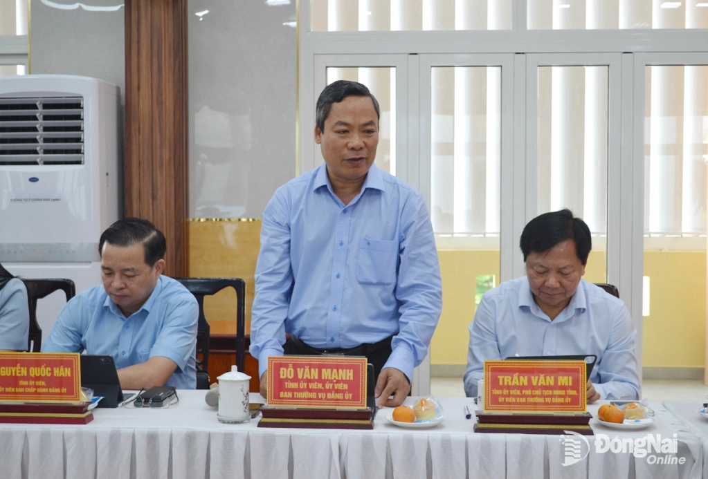 Tỉnh ủy viên, Phó Trưởng ban Thường trực Ban Nội chính Tỉnh ủy Đỗ Văn Mạnh phát biểu tại hội nghị. Ảnh: Phương Hằng