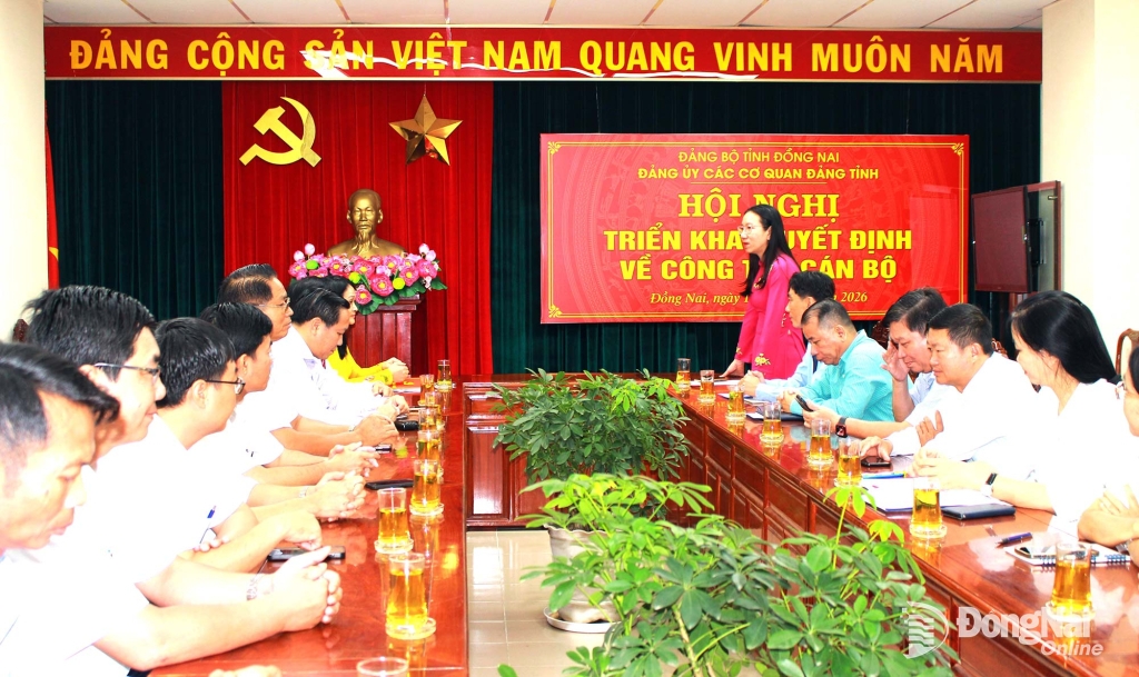 Tỉnh ủy viên, Phó Bí thư chuyên trách Đảng ủy các cơ quan Đảng tỉnh Nguyễn Thị Thu Vân phát biểu tại hội nghị. Ảnh: Hồ Thảo