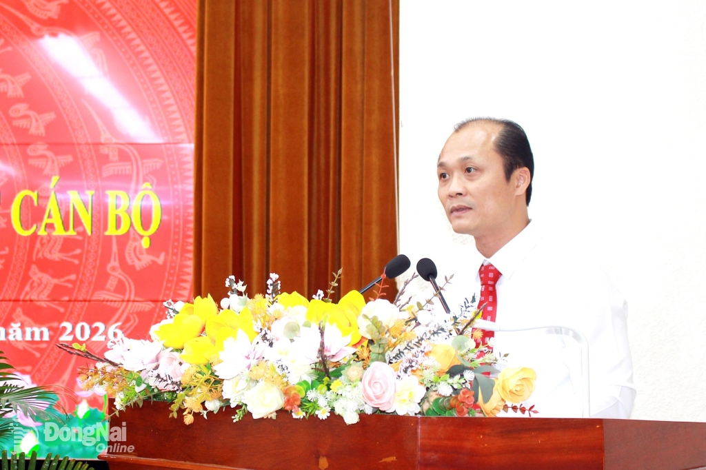 Ủy viên Ban Thường vụ Tỉnh ủy, Phó Chủ tịch UBND tỉnh Nguyễn Tuấn Anh phát biểu nhận nhiệm vụ. Ảnh: Hồ Thảo