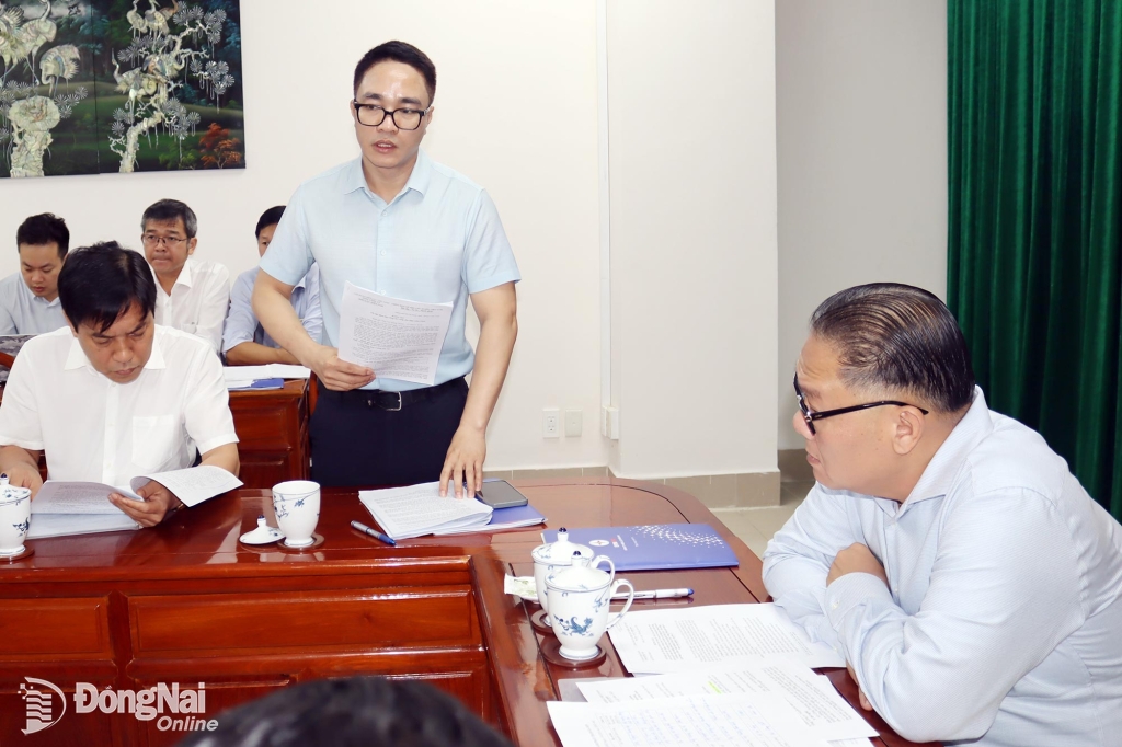 Ông Cao Quang Quỳnh, Thành viên Hội đồng thành viên Tập đoàn Điện lực Việt Nam nêu ý kiến. Ảnh: Hoàng Lộc