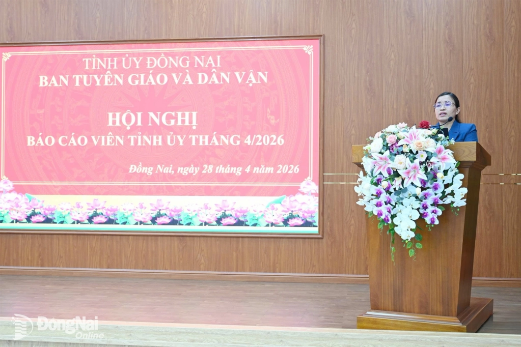 Phó Trưởng ban Tuyên giáo và Dân vận Tỉnh ủy Đồng Nai Nguyễn Thị Loan định hướng công tác tuyên truyền thời gian tới. Ảnh: Phạm Quang