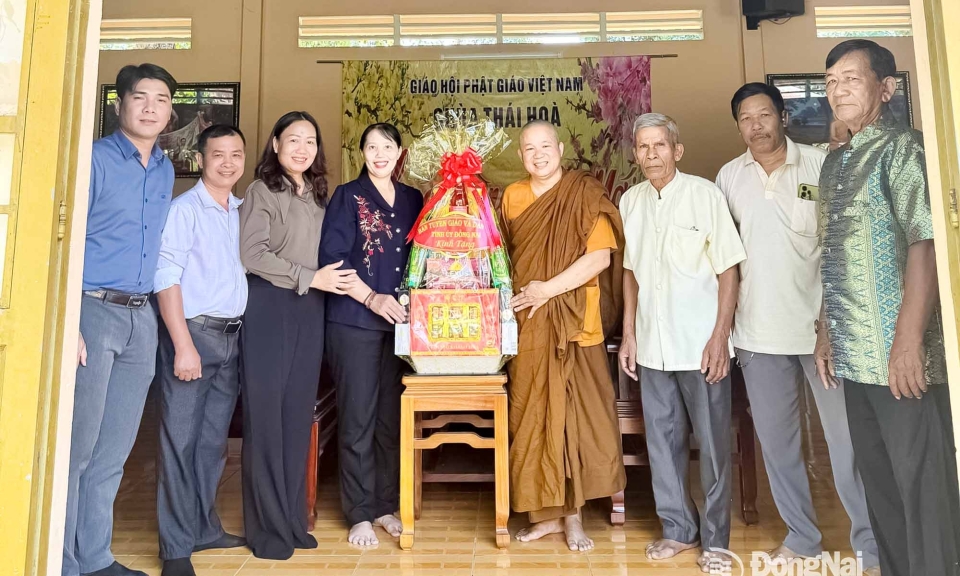 L&amp;#227;nh đạo Ban Tuy&amp;#234;n gi&amp;#225;o v&amp;#224; D&amp;#226;n vận Tỉnh ủy thăm, ch&amp;#250;c Tết cổ truyền của đồng b&amp;#224;o d&amp;#226;n tộc Khmer