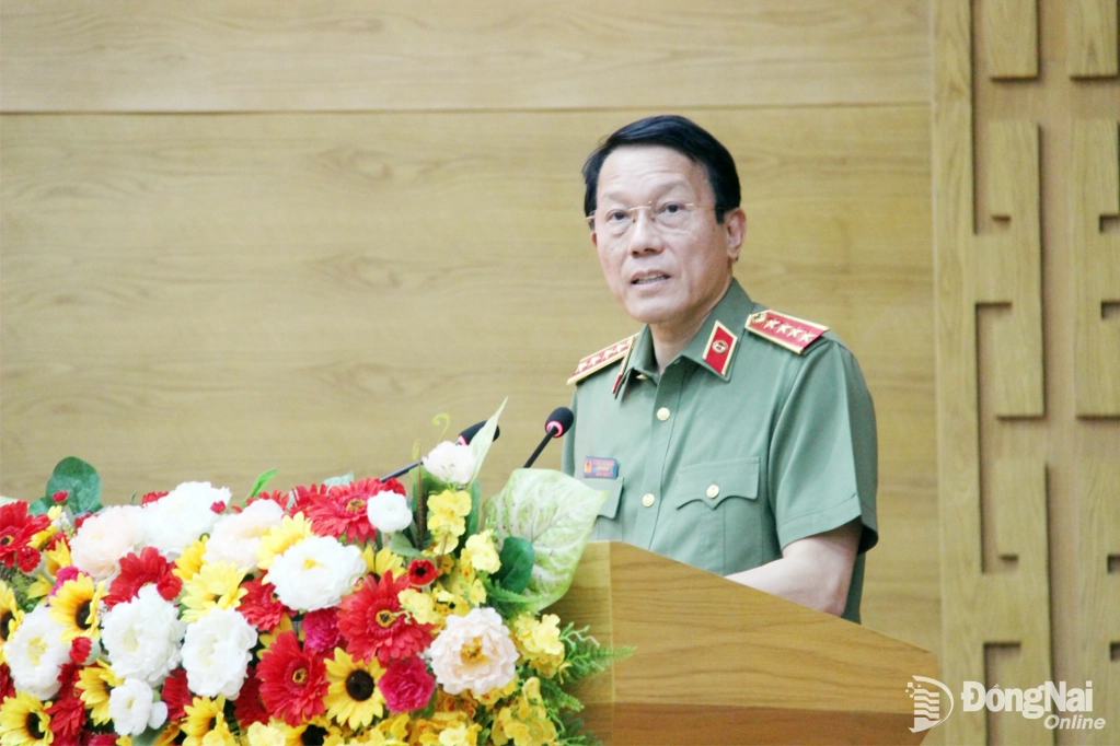 Đại tướng Lương Tam Quang, Ủy viên Bộ Chính trị, Bí thư Đảng ủy Công an Trung ương, Bộ trưởng Bộ Công an phát biểu chỉ đạo tại buổi lễ. Ảnh: Trần Danh