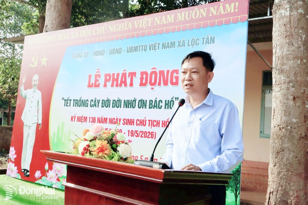 Phó Bí thư Đảng ủy, Chủ tịch UBND xã Nguyễn Mạnh Dũng phát biểu tại buổi lễ. Ảnh: Thúy Anh