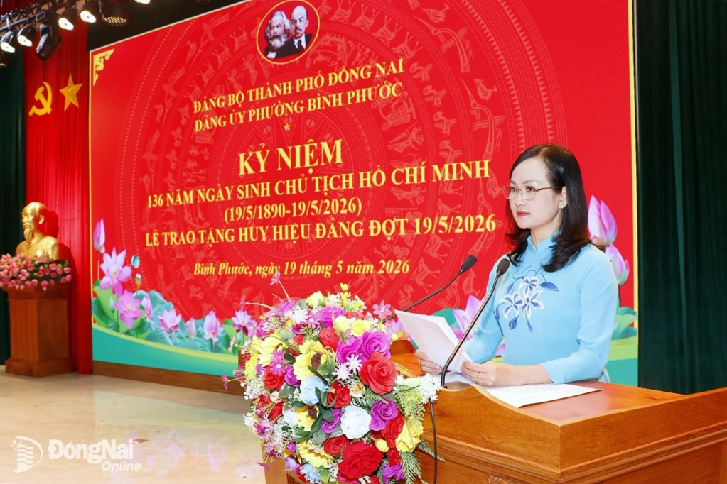 Ủy viên Ban Thường vụ Thành ủy, Bí thư Đảng ủy, Chủ tịch HĐND phường Bình Phước Giang Thị Phương Hạnh phát biểu tại buổi lễ. Ảnh: Trâm Tín
