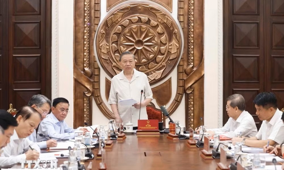 Ho&amp;#224;n thiện thể chế như một &amp;quot;chu tr&amp;#236;nh sống&amp;quot;