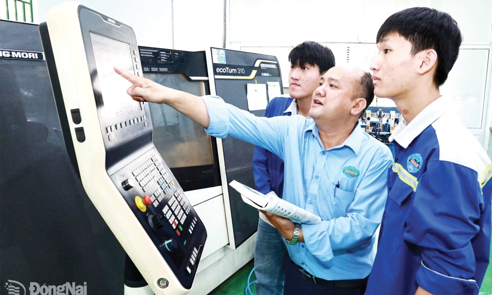 Ph&amp;#225;t triển nguồn nh&amp;#226;n lực chất lượng cao - động lực đưa Đồng Nai bứt ph&amp;#225;